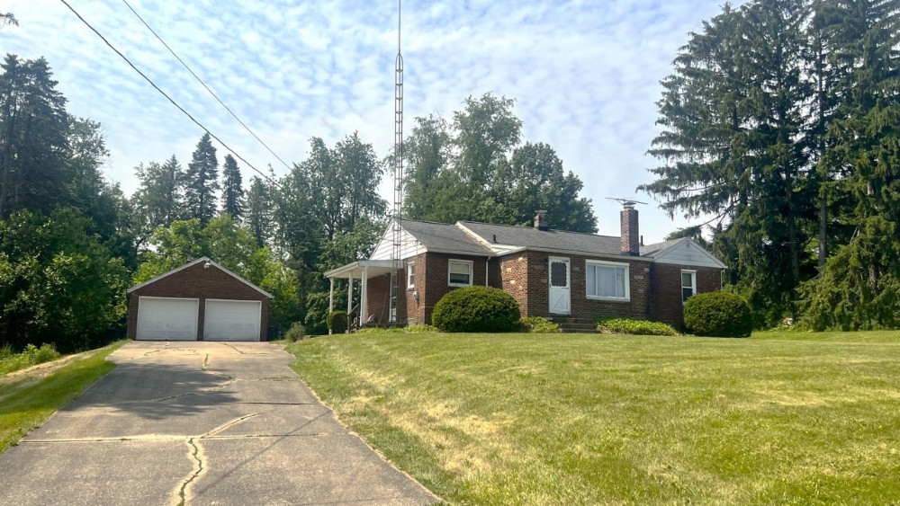 Kiko Realtors, Auctioneers, Advisors Brick 3Bedroom Home W/ 2Car